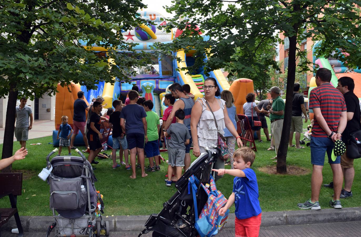 Fiesta en el parque de los Enamorados