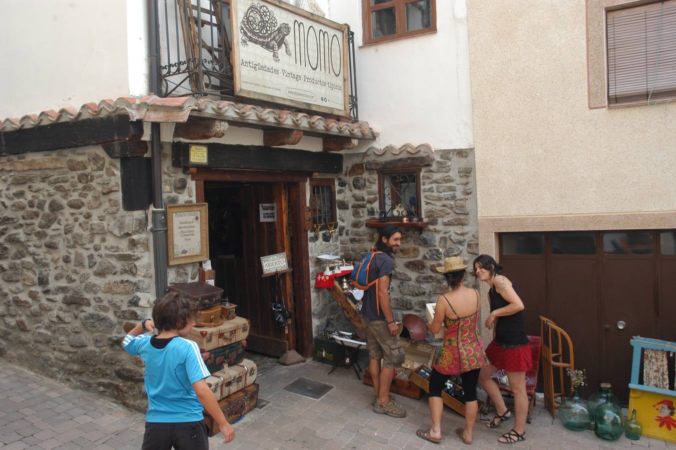 Teatro y música llenan las calles de Enciso