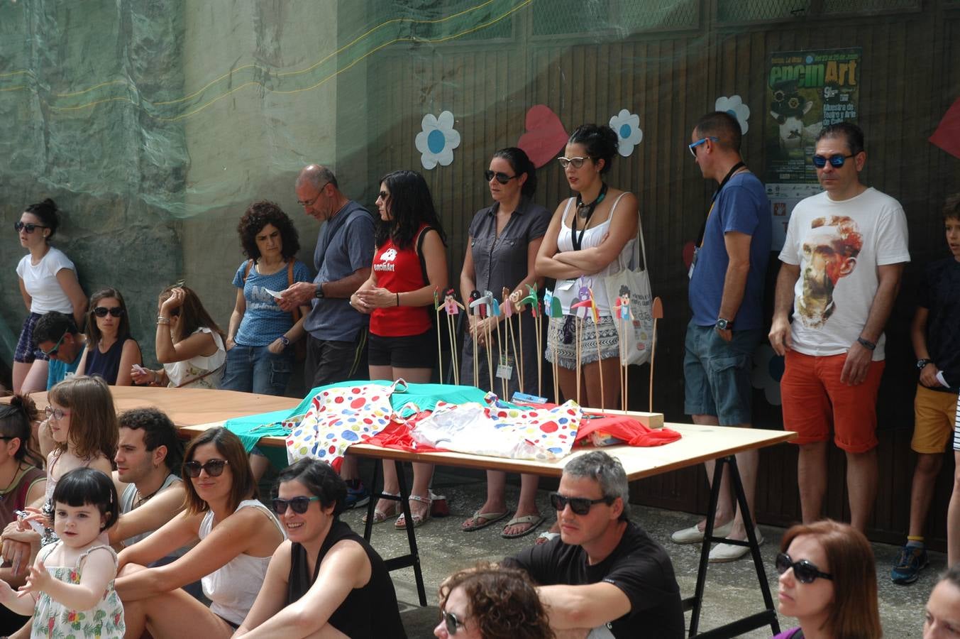 Teatro y música llenan las calles de Enciso