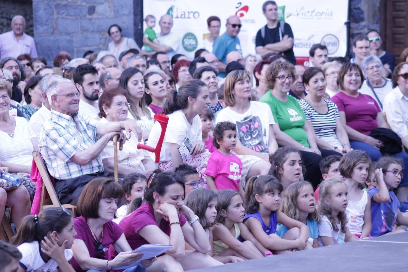 Teatro y música llenan las calles de Enciso