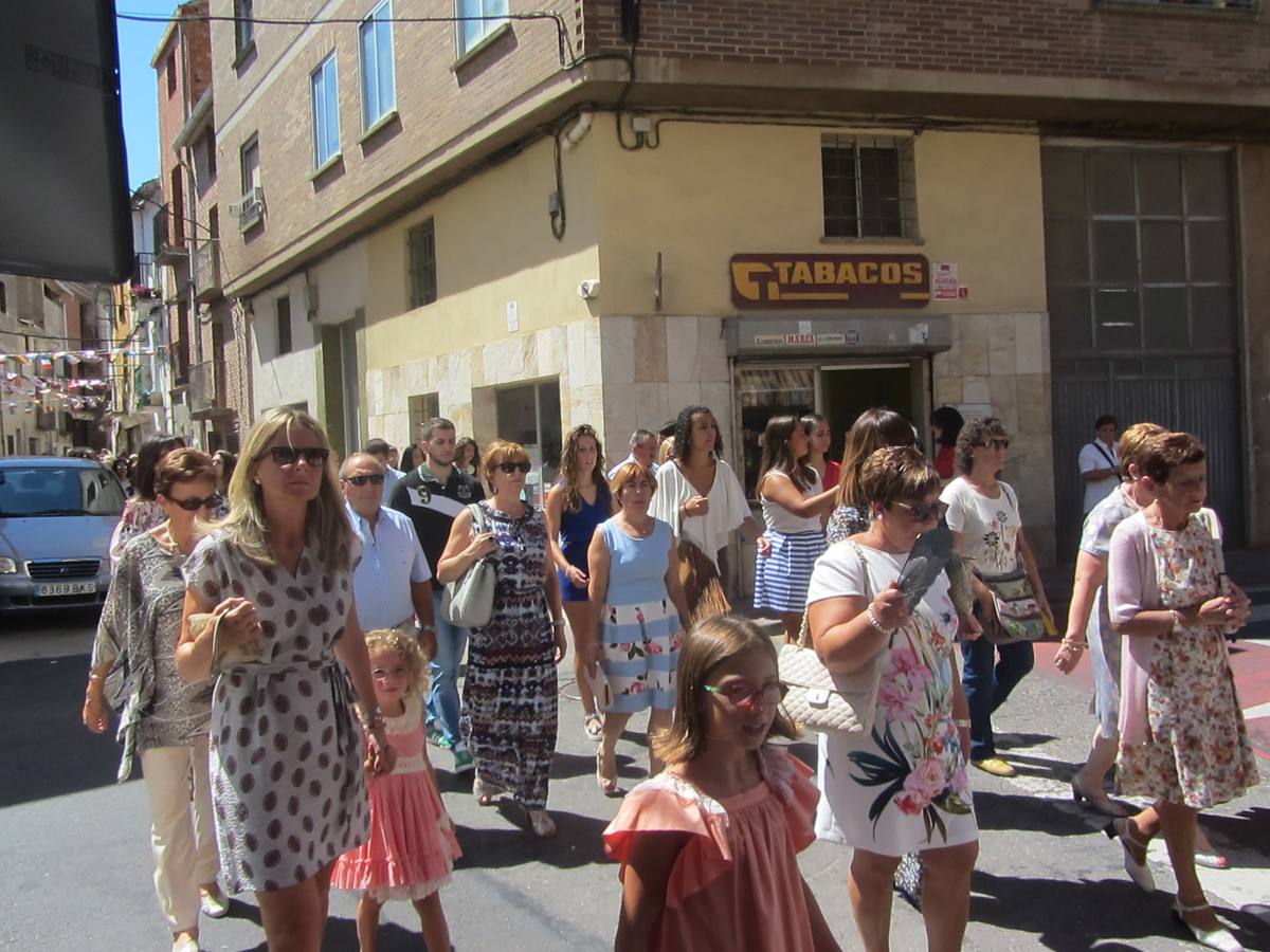 El municipio ha celebrado una misa y ha salido en procesión