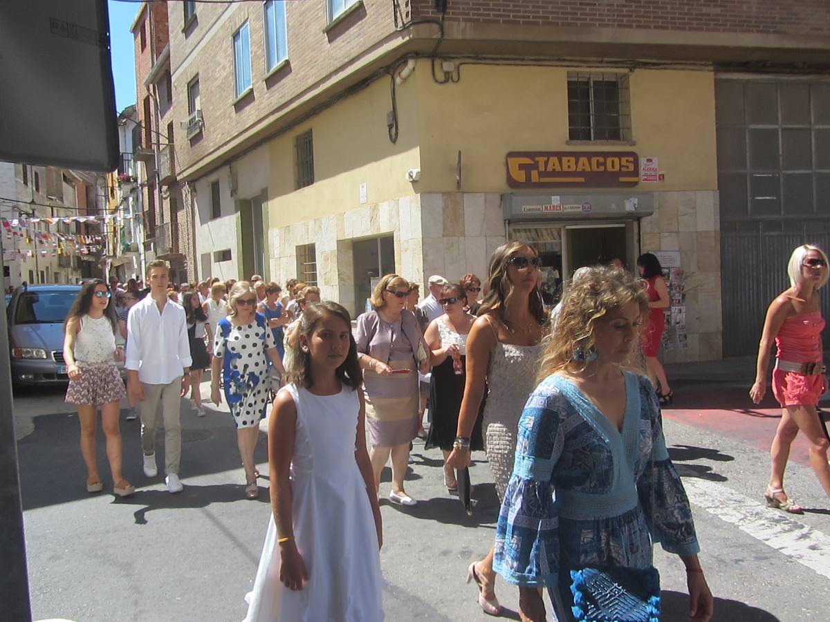 El municipio ha celebrado una misa y ha salido en procesión