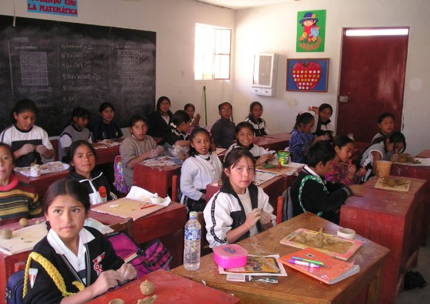 Escolares bolivianos beneficiarios de un proyecto financiado con fondos riojanos. :: gobierno de la rioja
