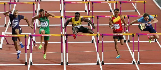 Baji, bronce, McLeod, oro, y Ortega, séptimo, durante la final de los 110 metros vallas disputada ayer en Londres. :: efe