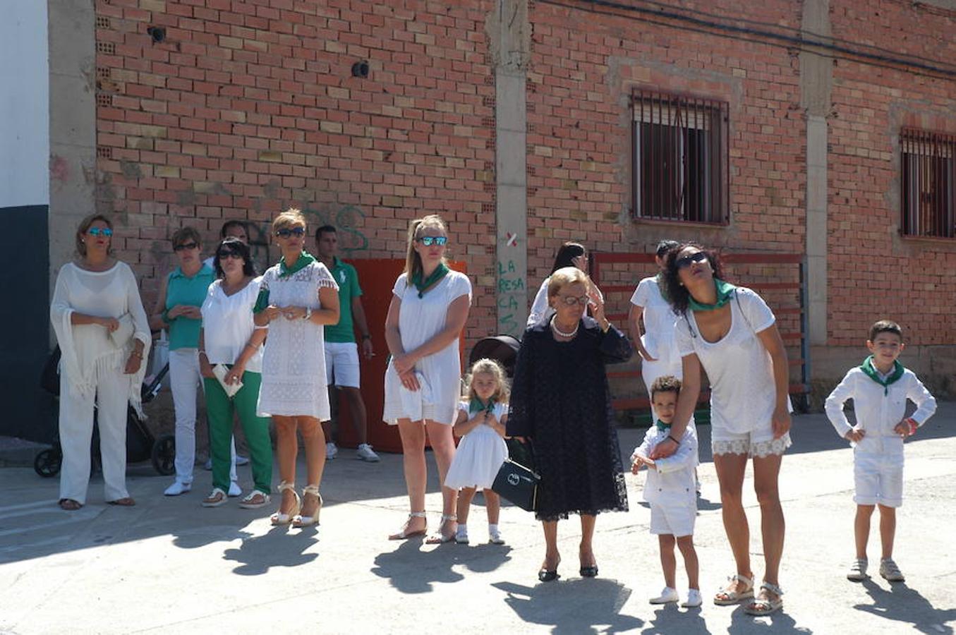 La localidad riojana de Valverde cerró sus fiestas patronales el pasado lunes con dos grandes ceremonias. De una parte la celebración de la tradicional procesión y el divertido torneo del lanzamiento de almendra.