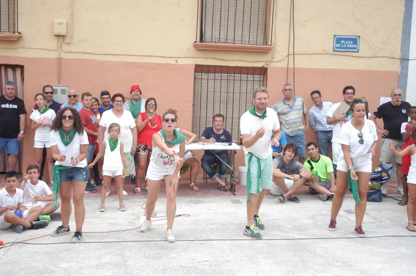 La localidad riojana de Valverde cerró sus fiestas patronales el pasado lunes con dos grandes ceremonias. De una parte la celebración de la tradicional procesión y el divertido torneo del lanzamiento de almendra.