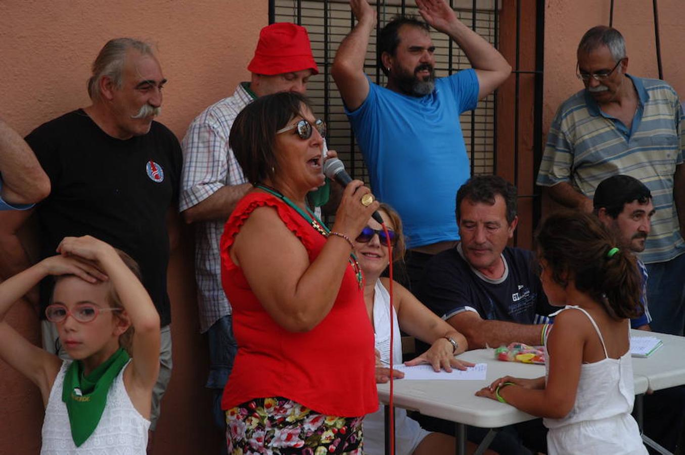 La localidad riojana de Valverde cerró sus fiestas patronales el pasado lunes con dos grandes ceremonias. De una parte la celebración de la tradicional procesión y el divertido torneo del lanzamiento de almendra.