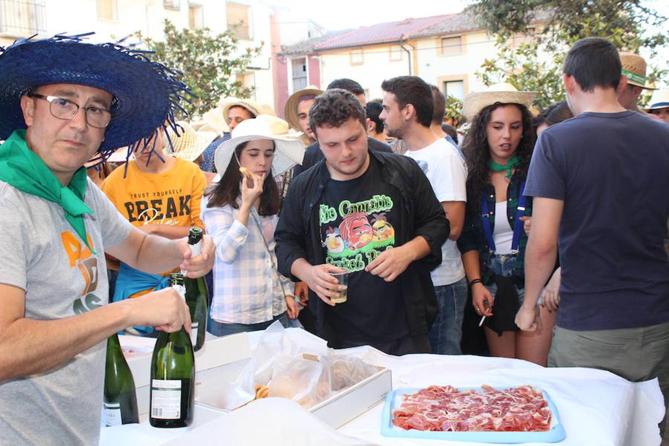 Galilea celebra las fiestas de San Roque y tras el chupinazo y el trago de zurracapote inician unas celebraciones muy participativas que se van a dilatar hasta el miércoles