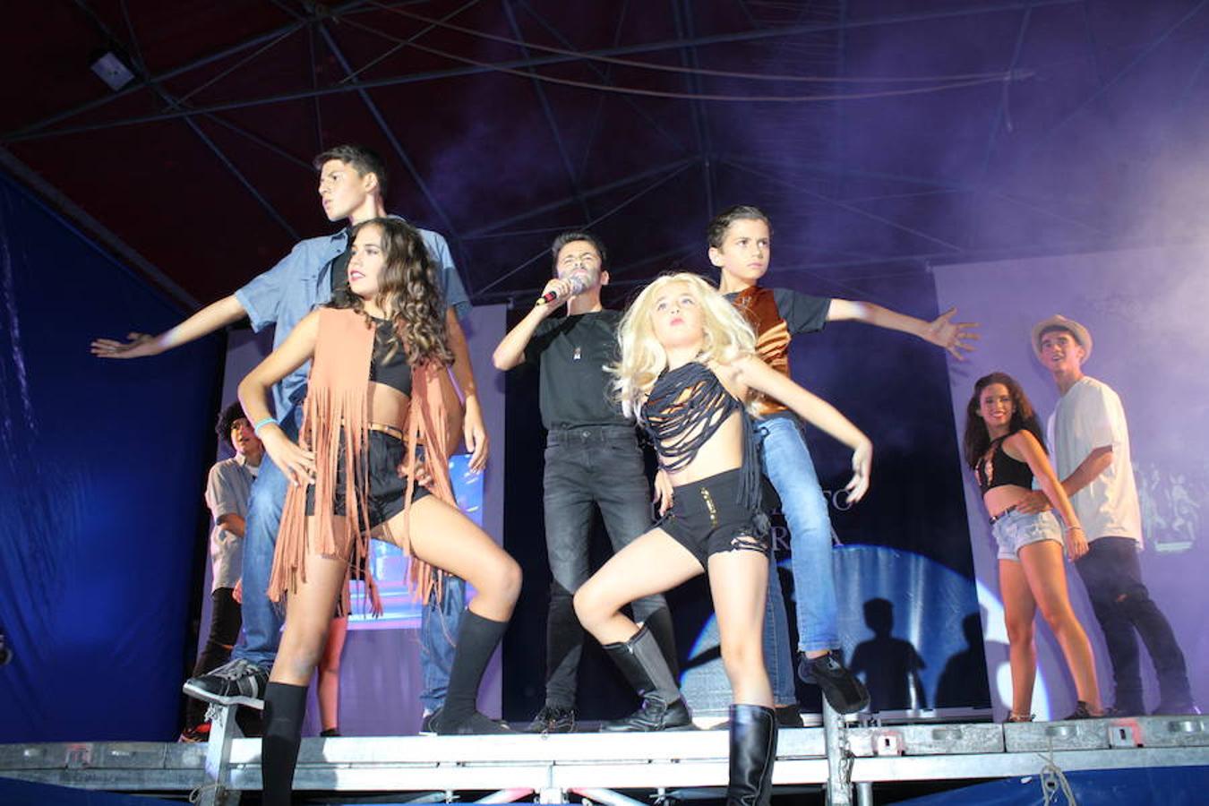 La Peña Riojana organizó el pasado sábado la fiesta del 'play back' en Calahorra, como anticipo de las próximas fiestas locales. Fantásticas actuaciones y coreografías animaron la Plaza del Raso.