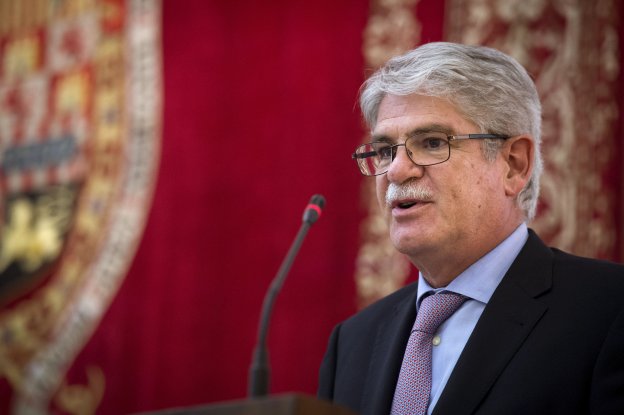 Alfonso Dastis interviene durante un acto en la Escuela Diplomática. :: Luca Piergiovanni / efe