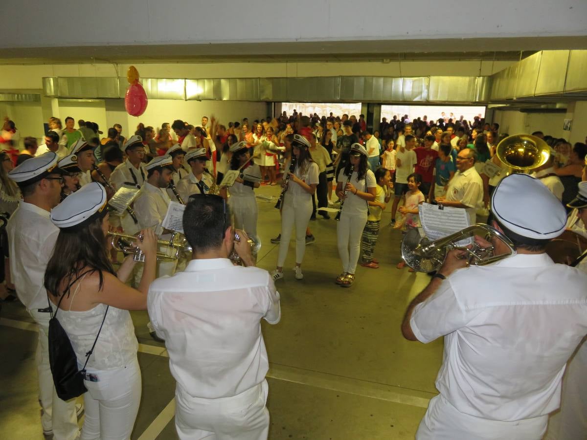 Los chicos del Chispazo ganaron la mejor comparsa, mientras que Cruz Roja repitió con la mejor carroza en el desfile de Alfaro.