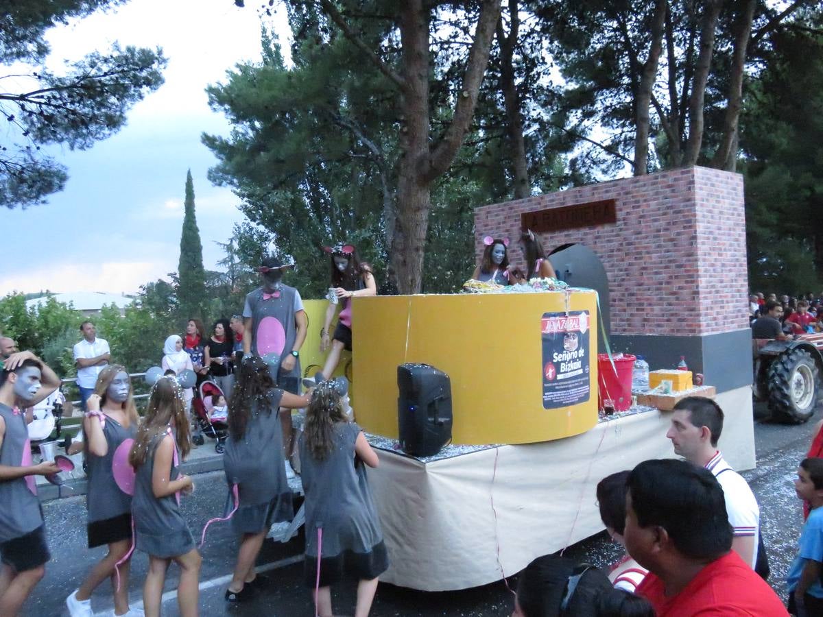 Los chicos del Chispazo ganaron la mejor comparsa, mientras que Cruz Roja repitió con la mejor carroza en el desfile de Alfaro.