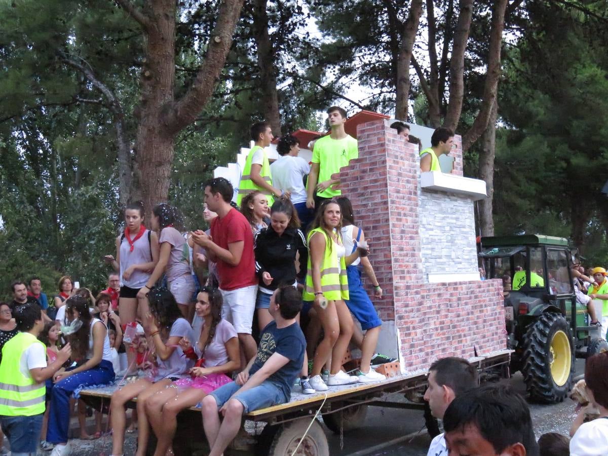 Los chicos del Chispazo ganaron la mejor comparsa, mientras que Cruz Roja repitió con la mejor carroza en el desfile de Alfaro.