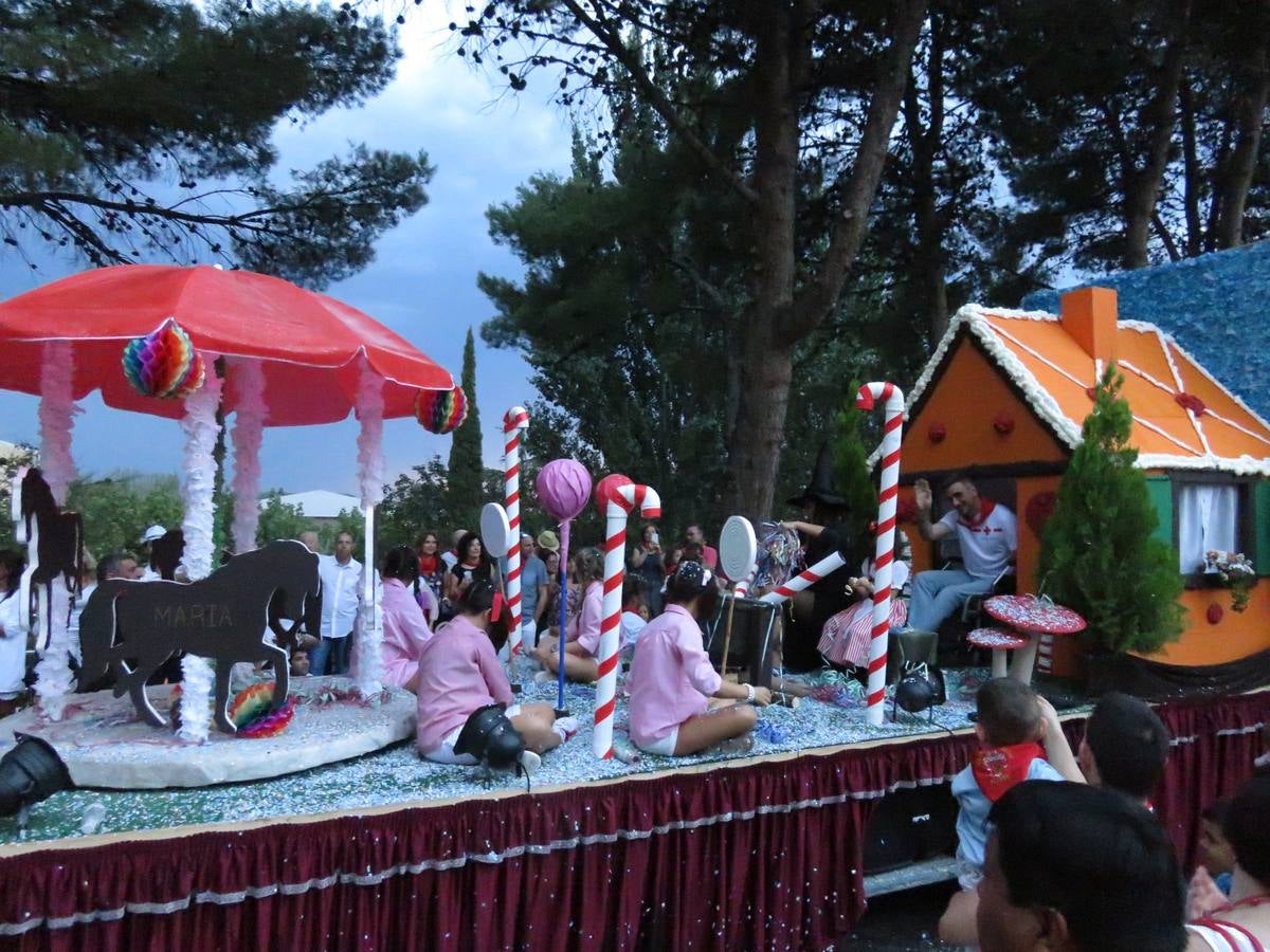 Los chicos del Chispazo ganaron la mejor comparsa, mientras que Cruz Roja repitió con la mejor carroza en el desfile de Alfaro.