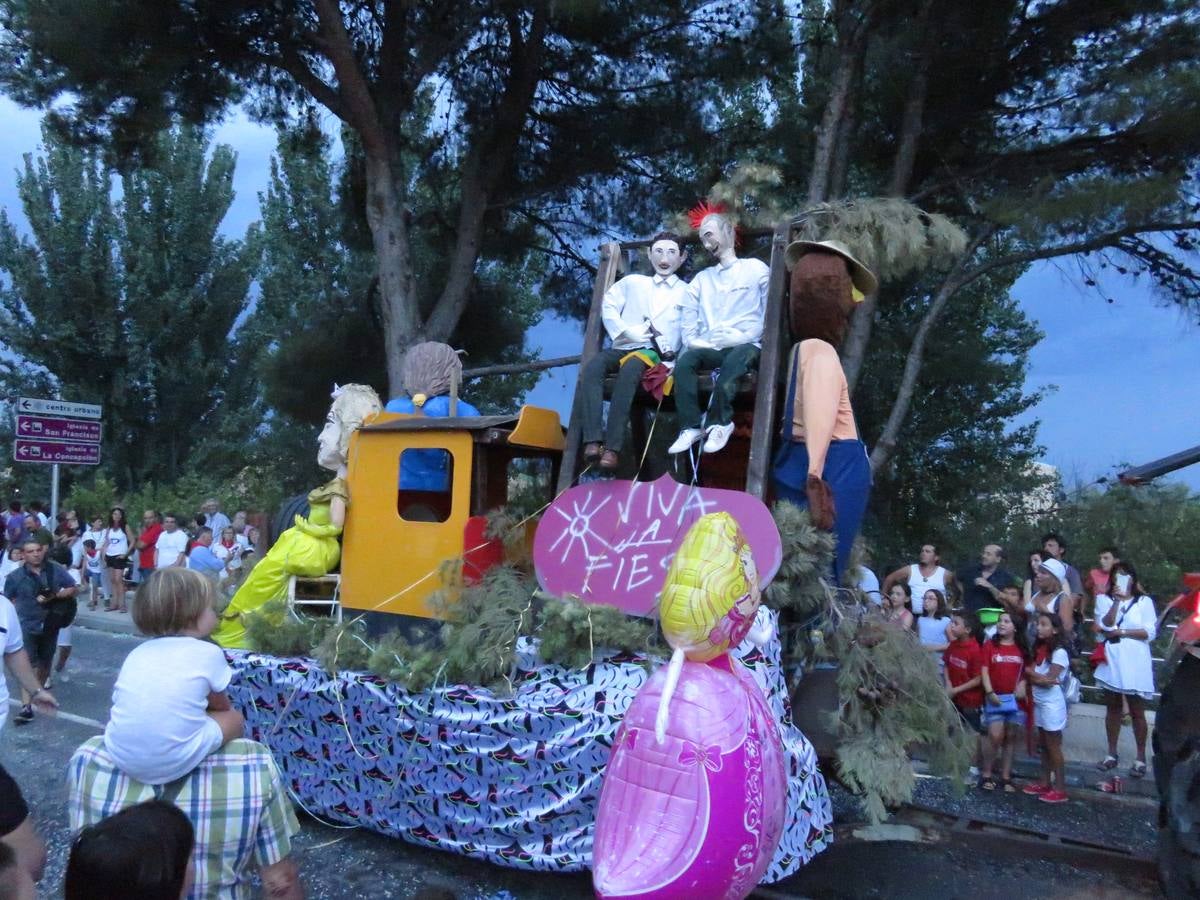 Los chicos del Chispazo ganaron la mejor comparsa, mientras que Cruz Roja repitió con la mejor carroza en el desfile de Alfaro.