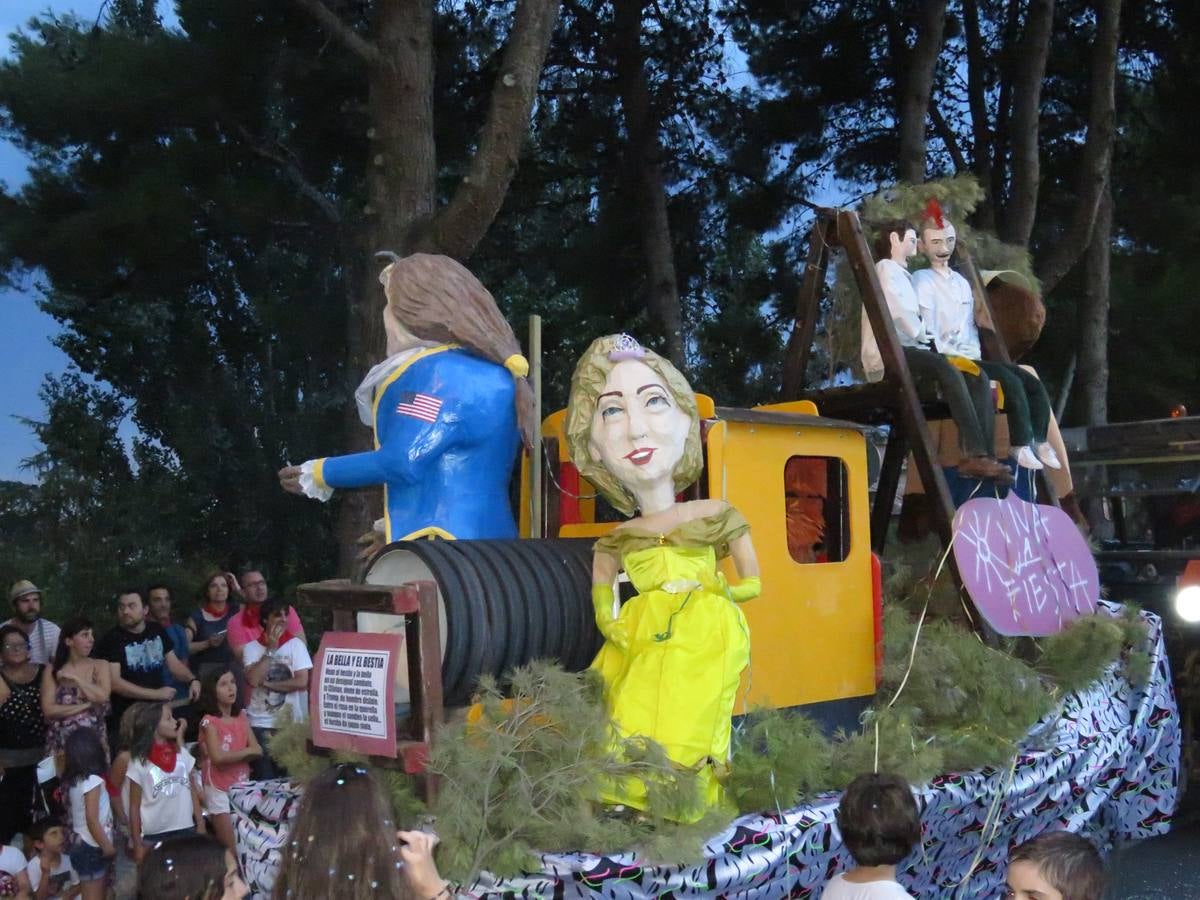 Los chicos del Chispazo ganaron la mejor comparsa, mientras que Cruz Roja repitió con la mejor carroza en el desfile de Alfaro.