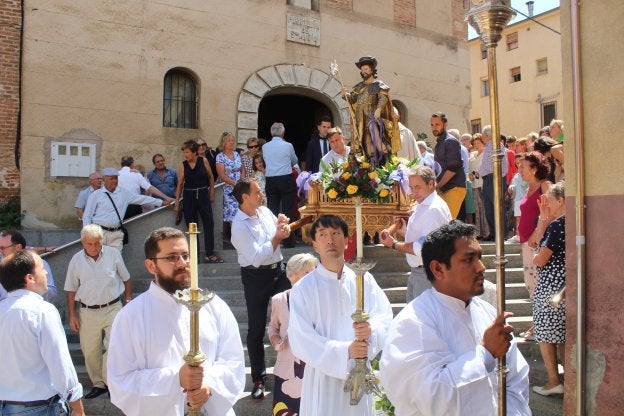 Inicio de la procesión en honor a San Roque. 