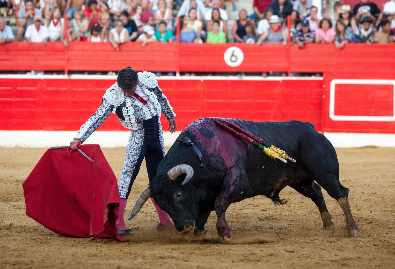 El público alfareño disfrutó al máximo de la tarde con Juan José Padilla, Diego Urdiales y José Garrido.