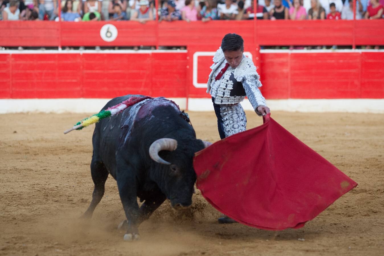 El público alfareño disfrutó al máximo de la tarde con Juan José Padilla, Diego Urdiales y José Garrido.