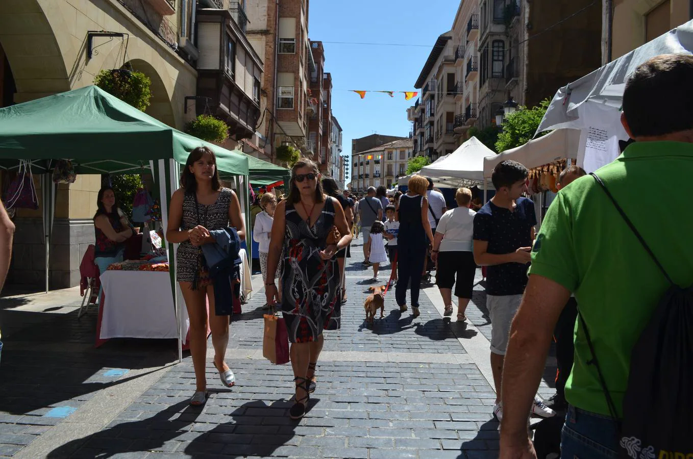 44 artesanos mostraron su trabajo en vivo en la feria de la peña Calagurritana