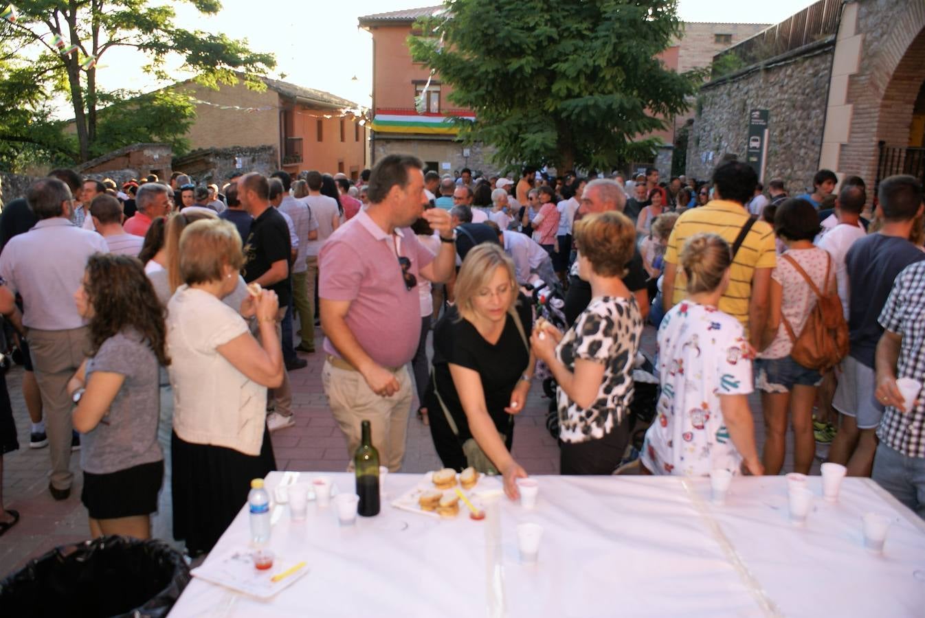 Ledesma de la Cogolla repartió 2.200 raciones en su 21ª edición del Festival de la oreja rebozada y vino de Rioja.