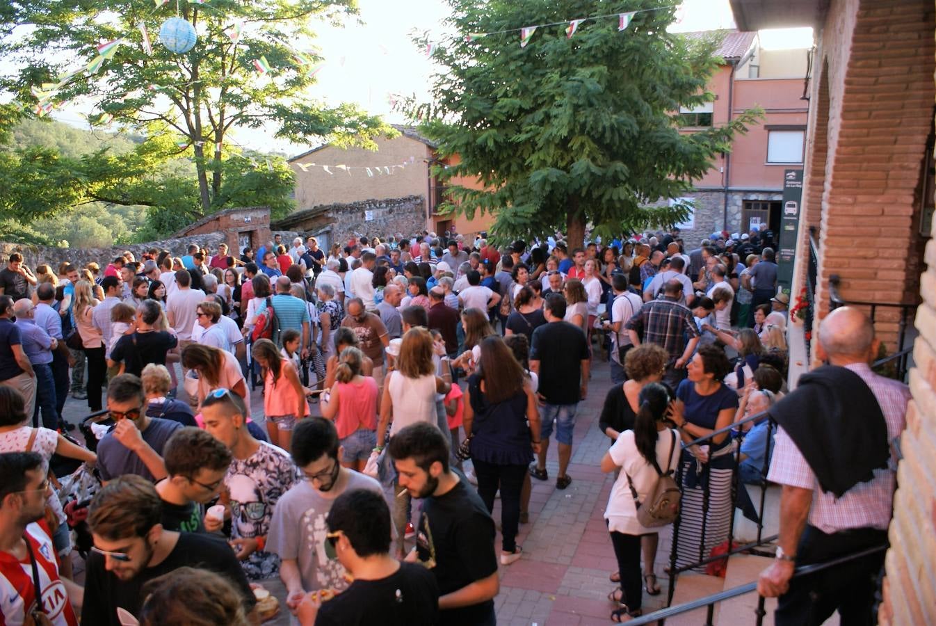 Ledesma de la Cogolla repartió 2.200 raciones en su 21ª edición del Festival de la oreja rebozada y vino de Rioja.