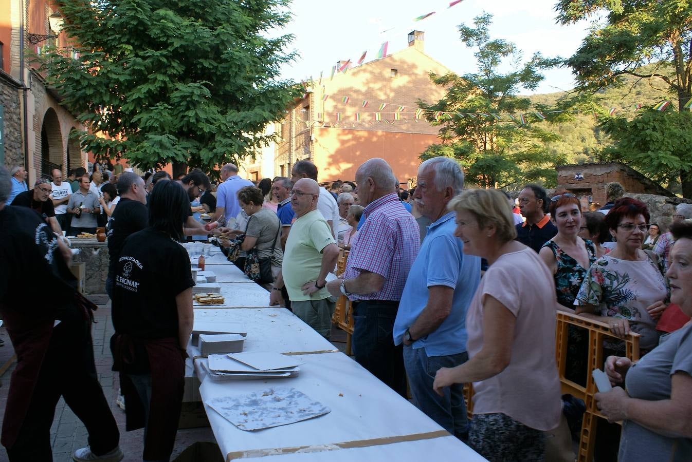 Ledesma de la Cogolla repartió 2.200 raciones en su 21ª edición del Festival de la oreja rebozada y vino de Rioja.