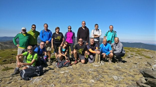 Participantes en la ascensión a Campos Blancos. :: 