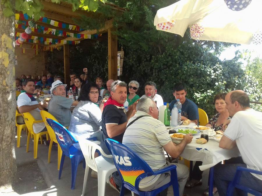 La localidad riojana comenzó sus fiestas en honor a la Virgen de Atisca con un programa muy variado