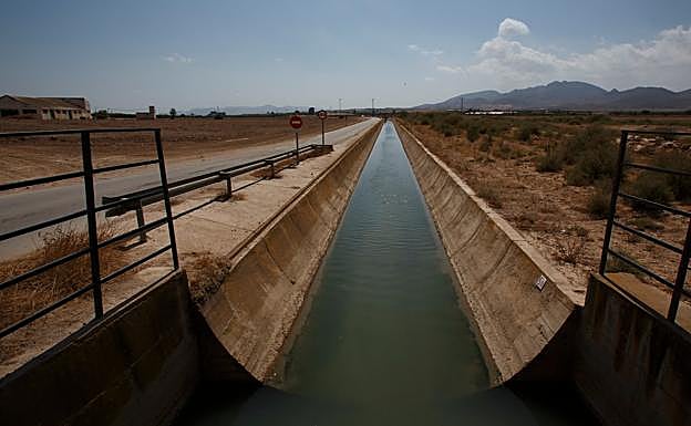 Canal de trasvase. 