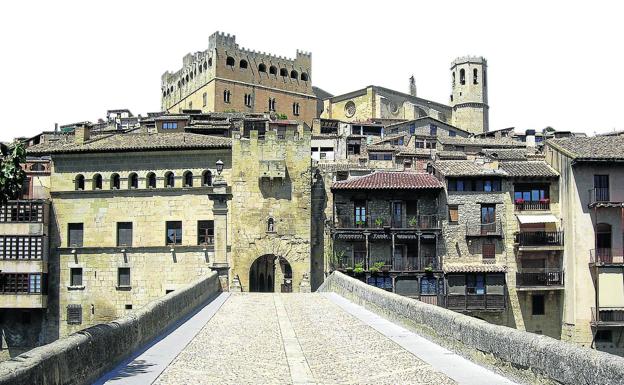 El puente medieval enlaza con la puerta de SanRoque, una de las entradas a Valderrobres