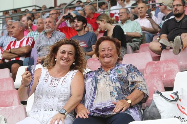   Alegría en la grada. Caras de alegría entre los aficionados que se dieron cita en Las Gaunas. También ilusión.