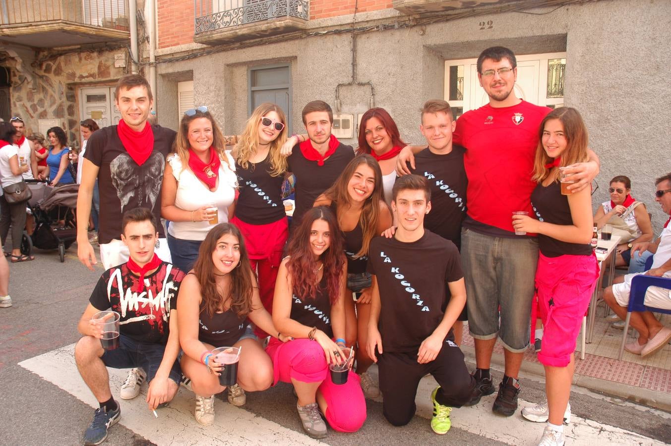 Los habitantes de la localidad empiezan las celebraciones con el lanzamiento del cohete