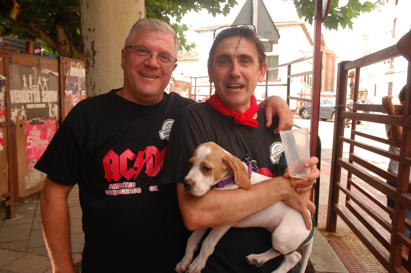 Los habitantes de la localidad empiezan las celebraciones con el lanzamiento del cohete