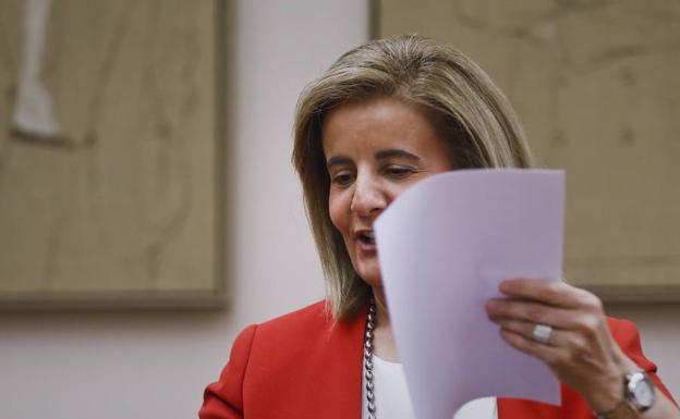 La ministra de Empleo, Fátima Báñez, ayer en el Congreso.