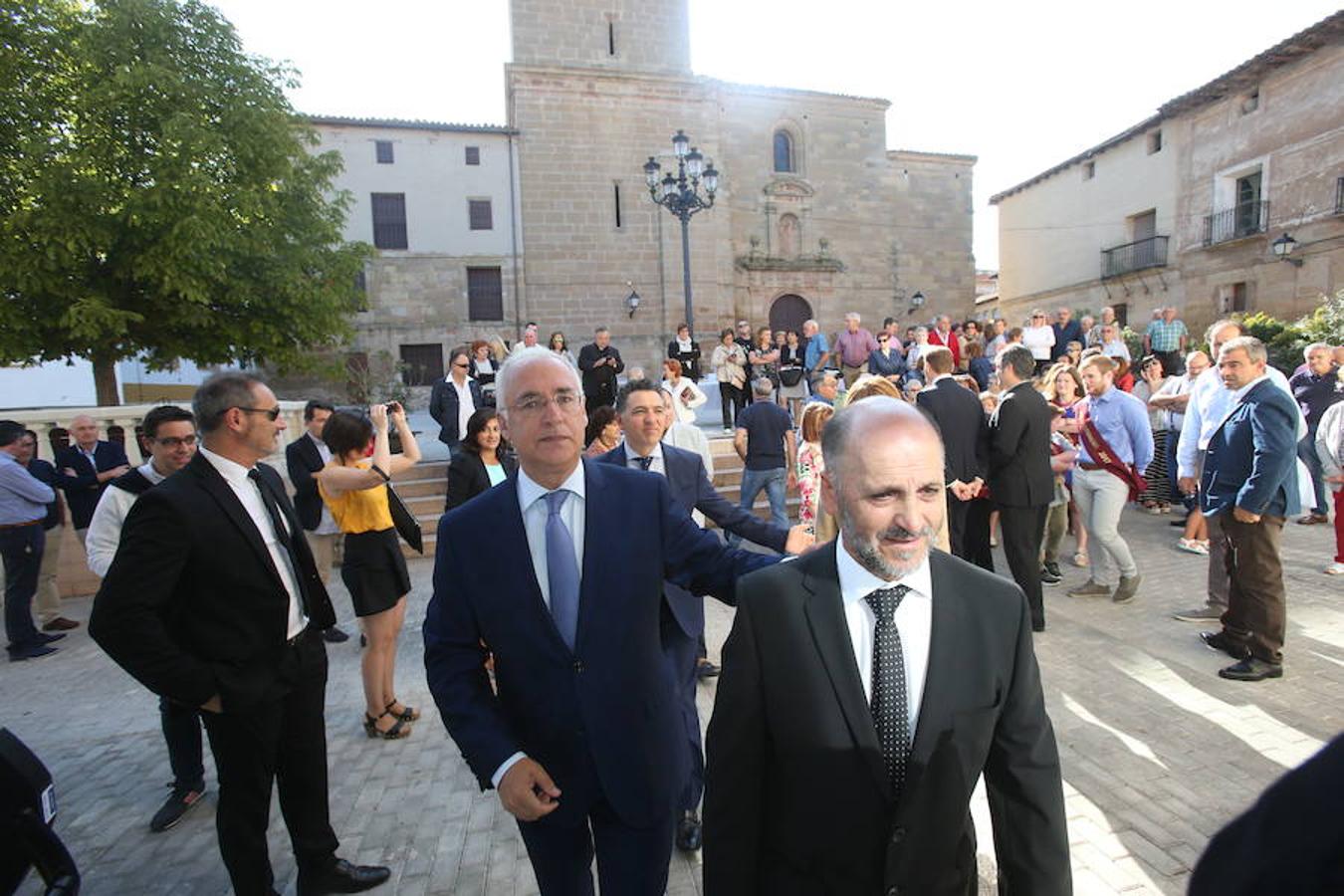 El presidente del Gobierno de La Rioja, José Ignacio Ceniceros ha participado esta maána en la inauguración del nuevo edificio que alberga el Ayuntamiento de Alberite ubicado en la Plaza José María Trevijano