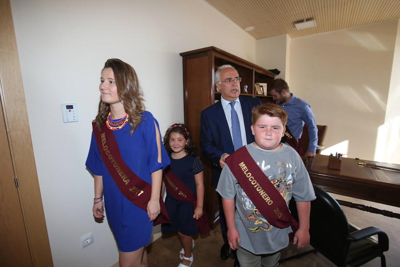 El presidente del Gobierno de La Rioja, José Ignacio Ceniceros ha participado esta maána en la inauguración del nuevo edificio que alberga el Ayuntamiento de Alberite ubicado en la Plaza José María Trevijano