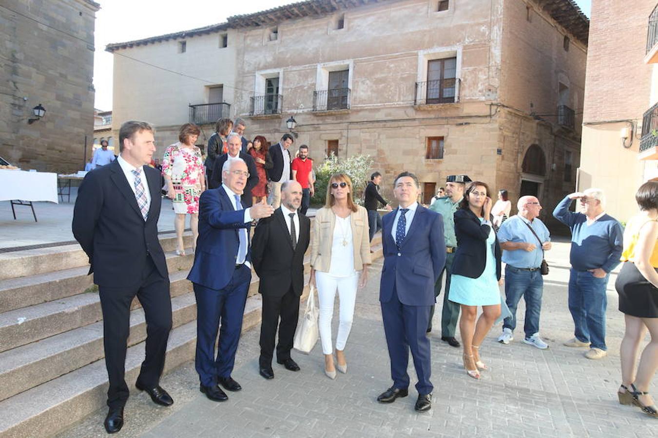 El presidente del Gobierno de La Rioja, José Ignacio Ceniceros ha participado esta maána en la inauguración del nuevo edificio que alberga el Ayuntamiento de Alberite ubicado en la Plaza José María Trevijano