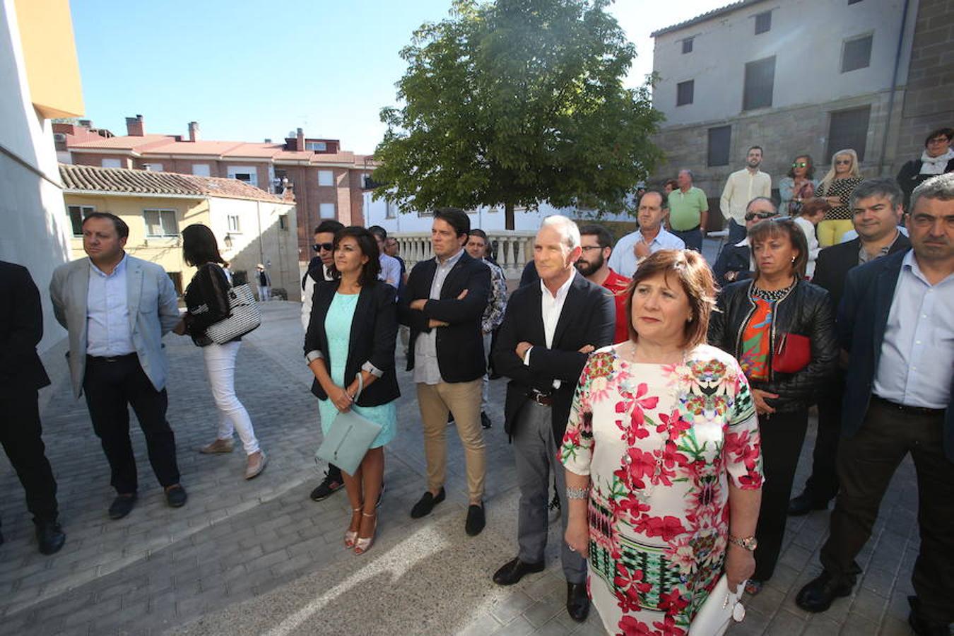 El presidente del Gobierno de La Rioja, José Ignacio Ceniceros ha participado esta maána en la inauguración del nuevo edificio que alberga el Ayuntamiento de Alberite ubicado en la Plaza José María Trevijano