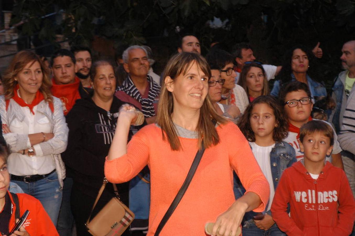 Las fiestas de Cervera siguen con paso firme y decidido, tanto como el concurso de lanzamiento de alpargata celebrado ayer y en el que participaron unos 90 aspirantes divididos en cinco categorías. Buen ambiente, gritos de ánimo y risas para todos en el tradicional concurso.