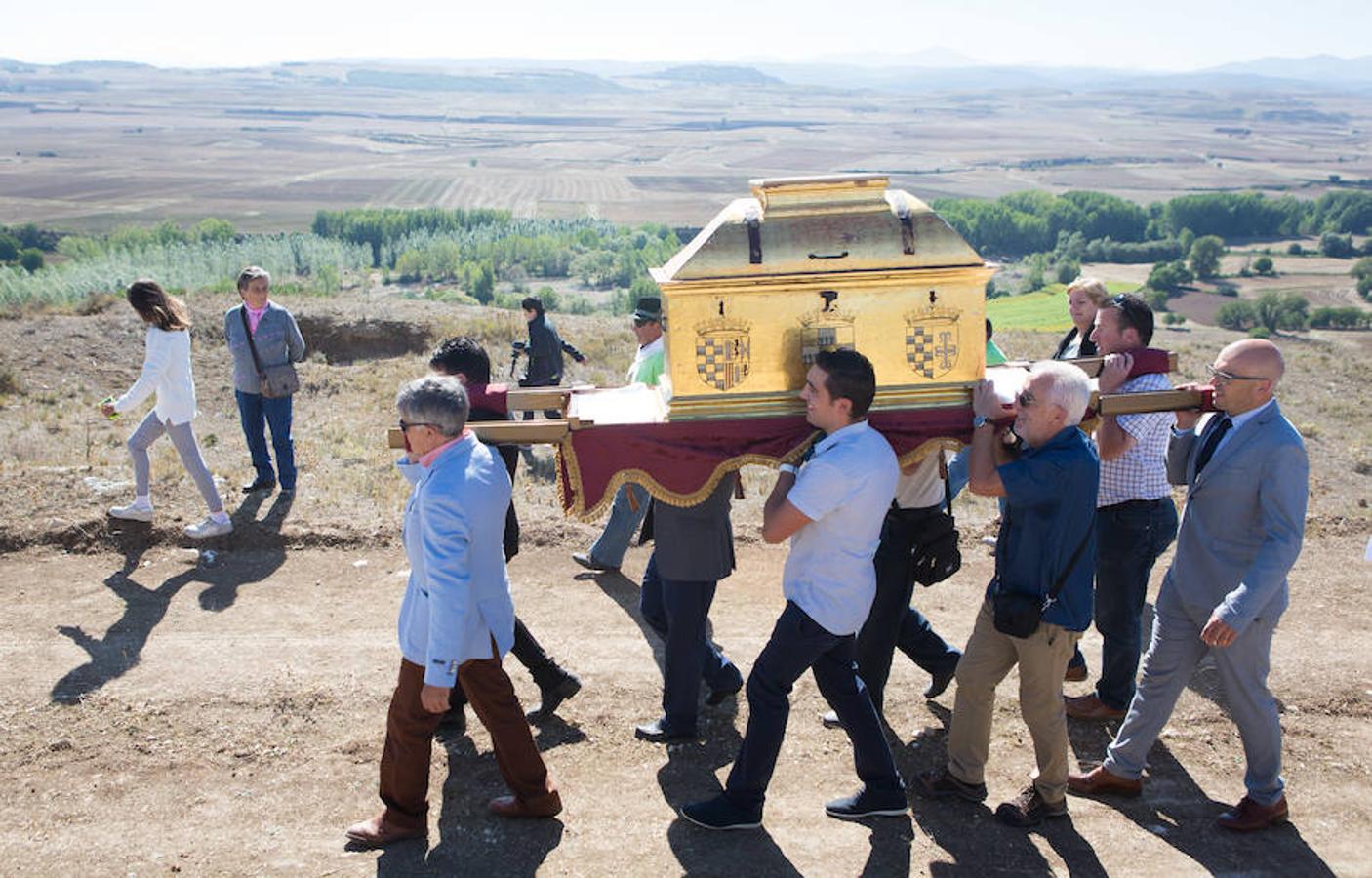Tradición centenaria y devoción religiosa en la exhibición de las reliquias de San Vitores celebrada en La Riojilla Burgalesa. La localidad de Fresno de Río Tirón (Burgos) abrió el arca y la urna donde descansan los restos de San Vitores, santo venerado en una veintena de pueblos riojanos y burgaleses. 