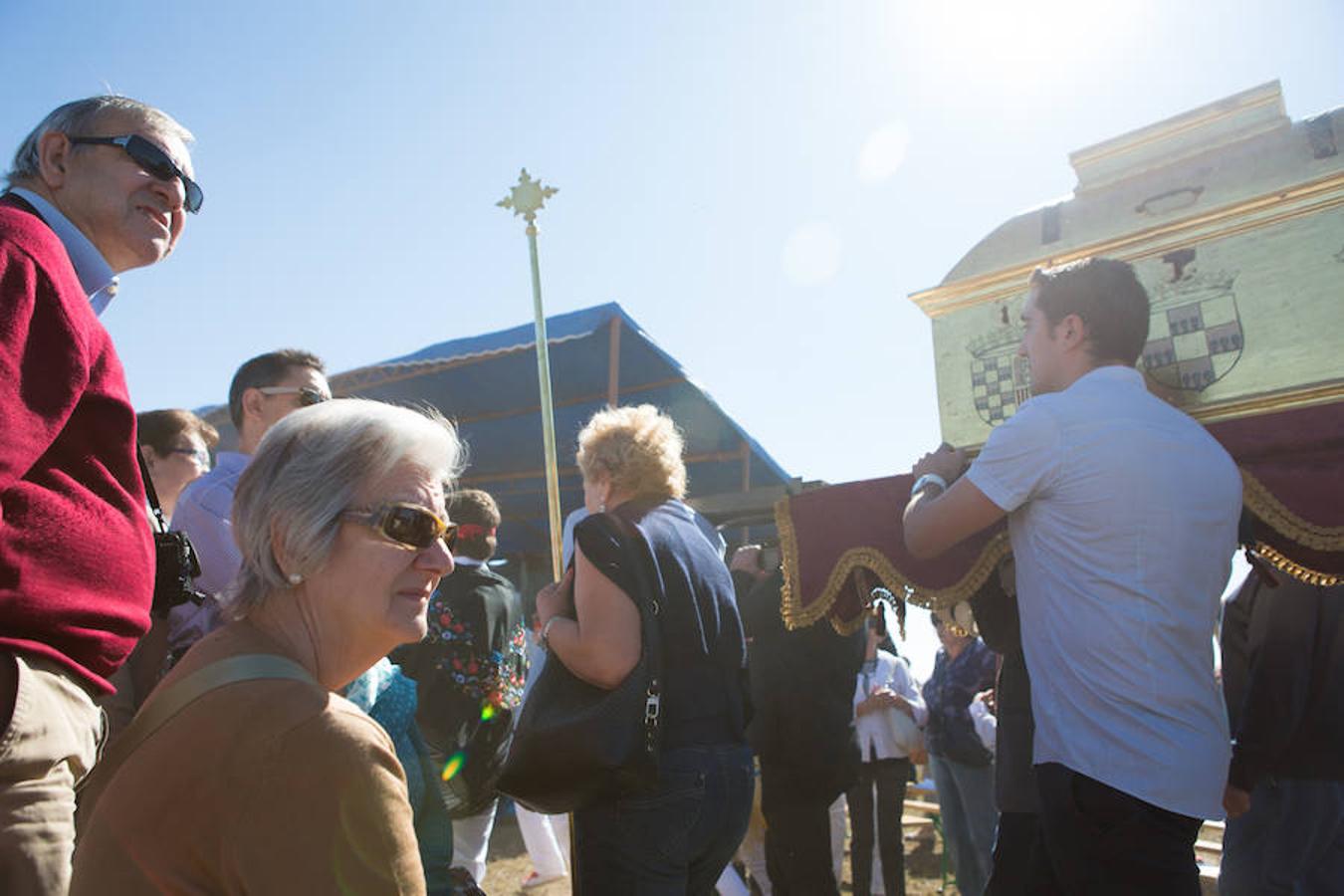 Tradición centenaria y devoción religiosa en la exhibición de las reliquias de San Vitores celebrada en La Riojilla Burgalesa. La localidad de Fresno de Río Tirón (Burgos) abrió el arca y la urna donde descansan los restos de San Vitores, santo venerado en una veintena de pueblos riojanos y burgaleses. 