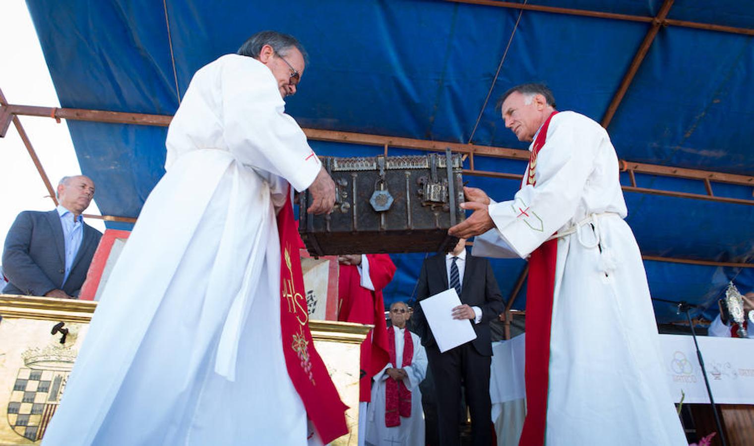 Tradición centenaria y devoción religiosa en la exhibición de las reliquias de San Vitores celebrada en La Riojilla Burgalesa. La localidad de Fresno de Río Tirón (Burgos) abrió el arca y la urna donde descansan los restos de San Vitores, santo venerado en una veintena de pueblos riojanos y burgaleses. 