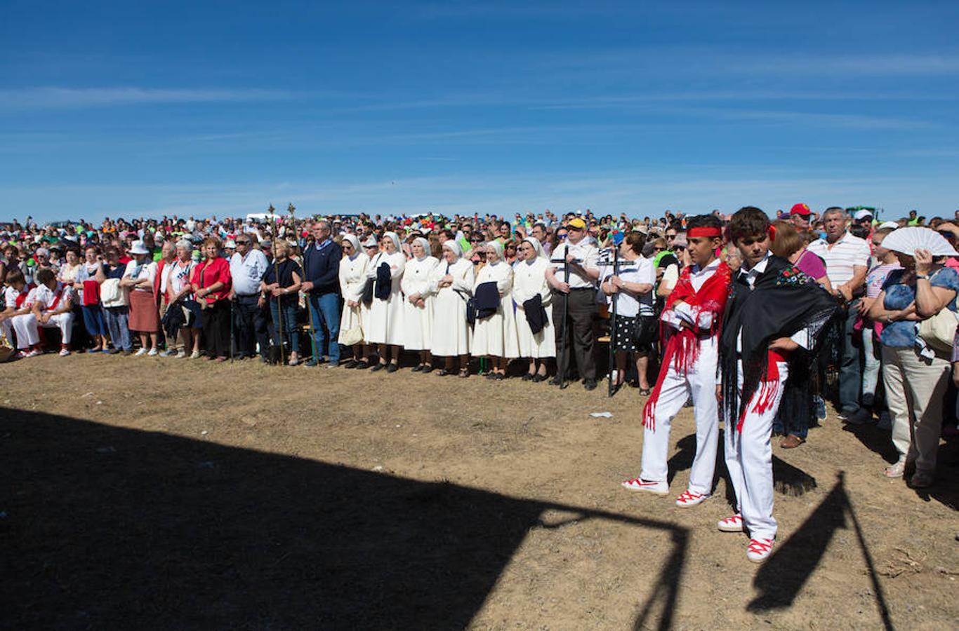 Tradición centenaria y devoción religiosa en la exhibición de las reliquias de San Vitores celebrada en La Riojilla Burgalesa. La localidad de Fresno de Río Tirón (Burgos) abrió el arca y la urna donde descansan los restos de San Vitores, santo venerado en una veintena de pueblos riojanos y burgaleses. 