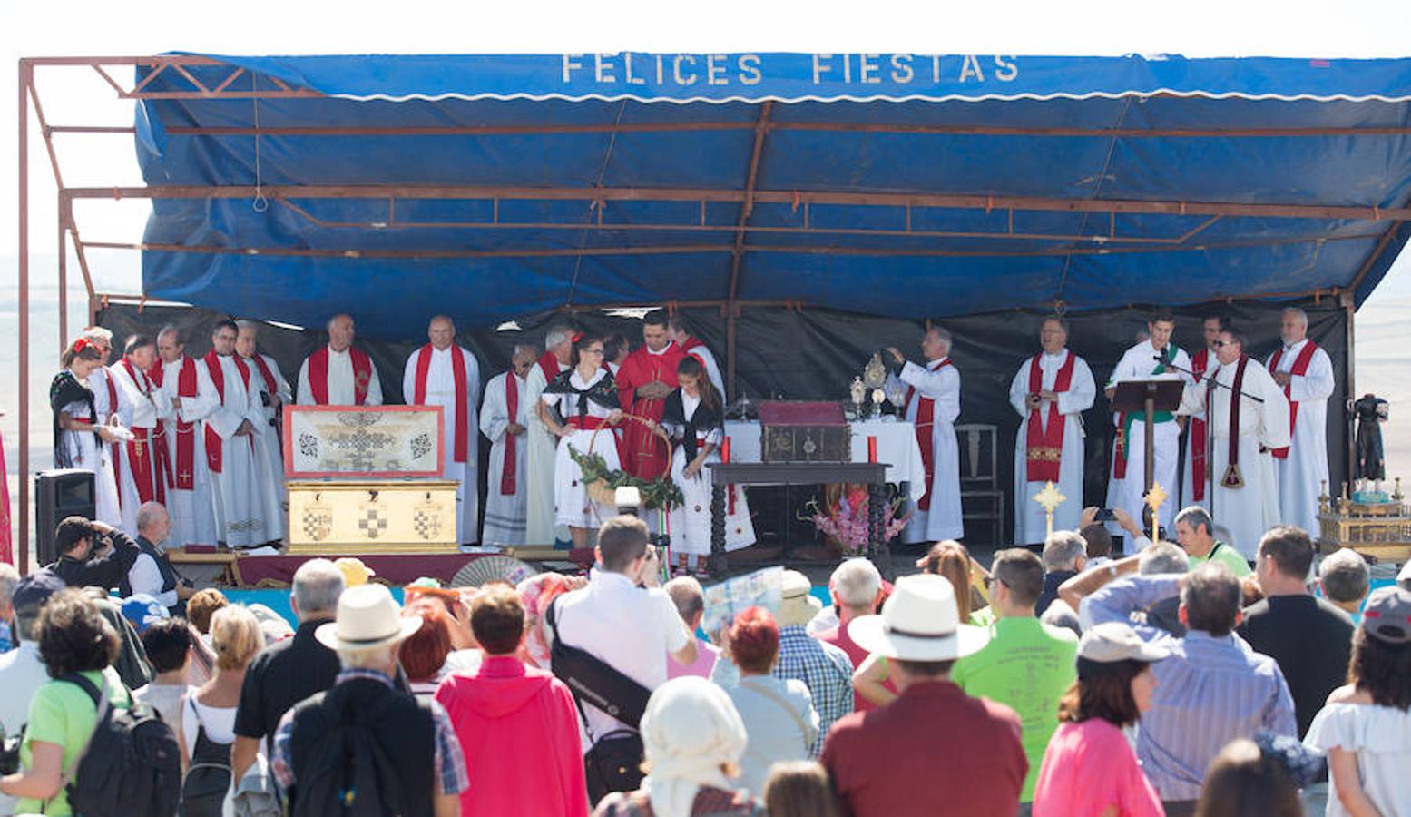 Tradición centenaria y devoción religiosa en la exhibición de las reliquias de San Vitores celebrada en La Riojilla Burgalesa. La localidad de Fresno de Río Tirón (Burgos) abrió el arca y la urna donde descansan los restos de San Vitores, santo venerado en una veintena de pueblos riojanos y burgaleses. 