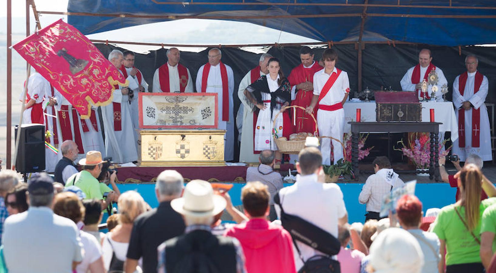 Tradición centenaria y devoción religiosa en la exhibición de las reliquias de San Vitores celebrada en La Riojilla Burgalesa. La localidad de Fresno de Río Tirón (Burgos) abrió el arca y la urna donde descansan los restos de San Vitores, santo venerado en una veintena de pueblos riojanos y burgaleses. 