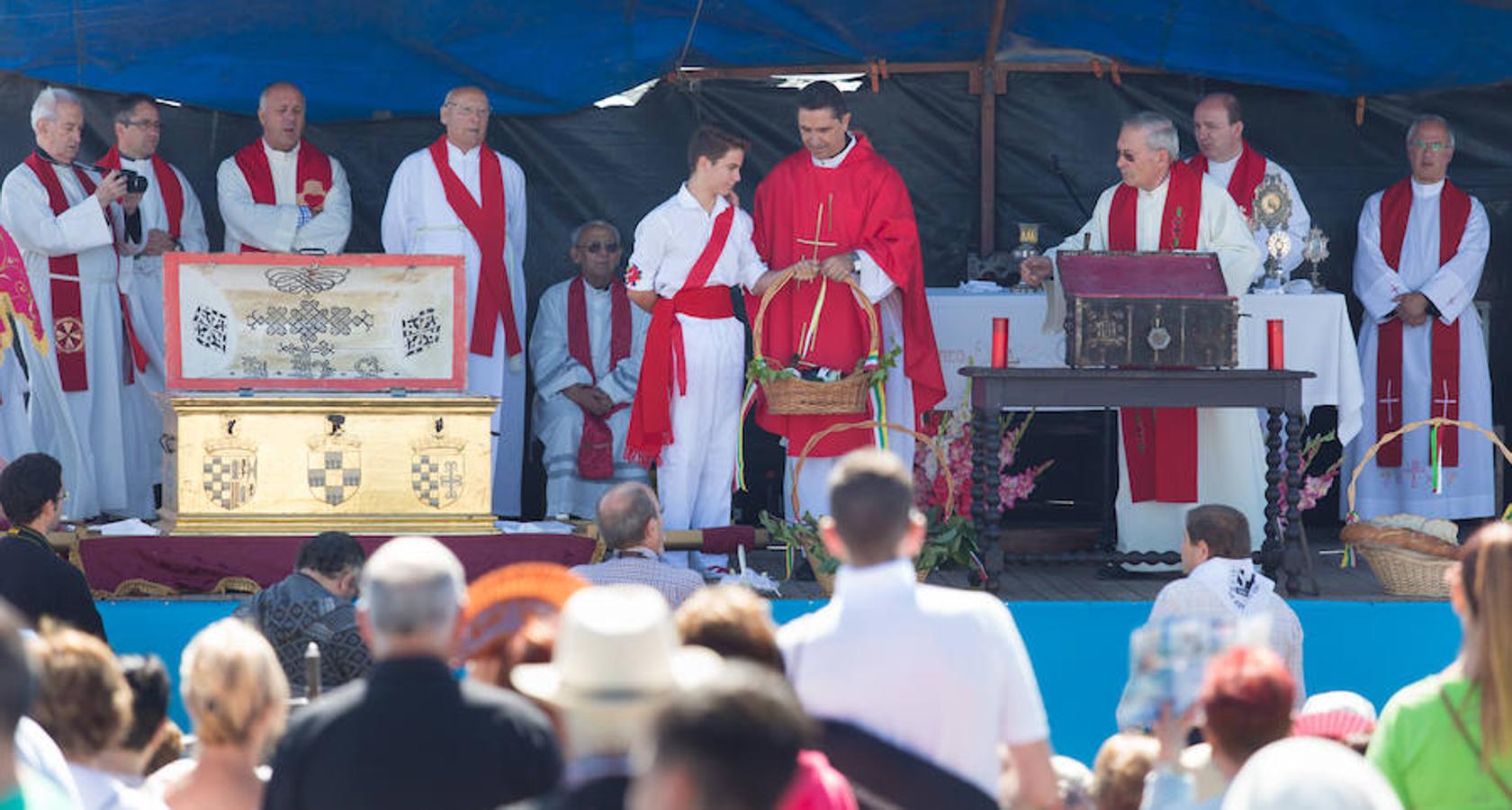 Tradición centenaria y devoción religiosa en la exhibición de las reliquias de San Vitores celebrada en La Riojilla Burgalesa. La localidad de Fresno de Río Tirón (Burgos) abrió el arca y la urna donde descansan los restos de San Vitores, santo venerado en una veintena de pueblos riojanos y burgaleses. 