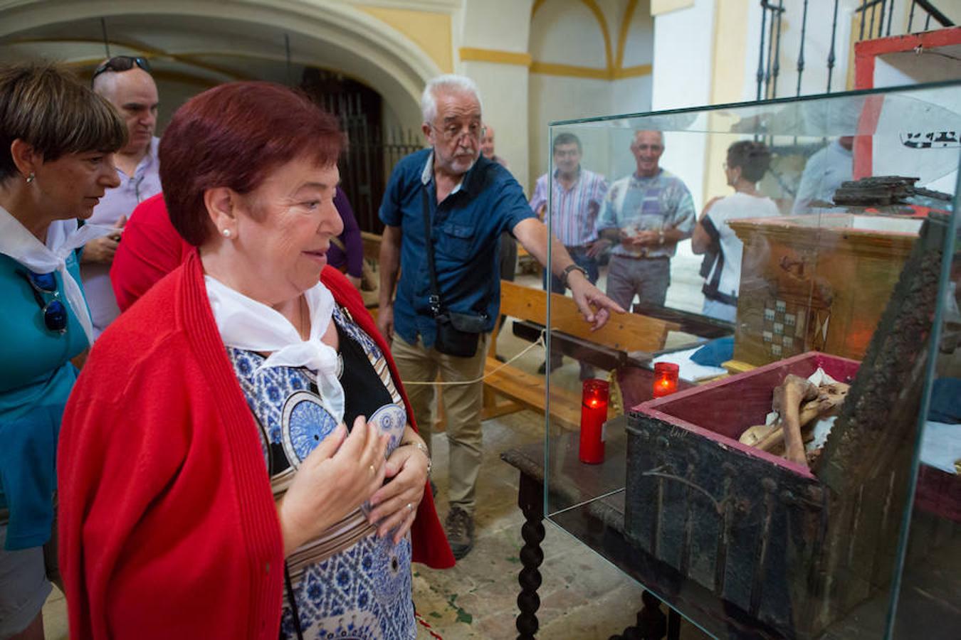 Tradición centenaria y devoción religiosa en la exhibición de las reliquias de San Vitores celebrada en La Riojilla Burgalesa. La localidad de Fresno de Río Tirón (Burgos) abrió el arca y la urna donde descansan los restos de San Vitores, santo venerado en una veintena de pueblos riojanos y burgaleses. 
