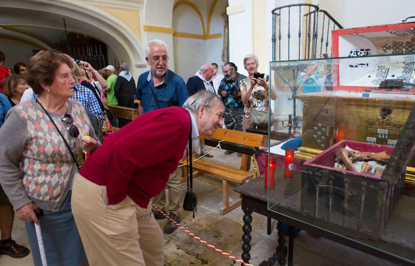 Tradición centenaria y devoción religiosa en la exhibición de las reliquias de San Vitores celebrada en La Riojilla Burgalesa. La localidad de Fresno de Río Tirón (Burgos) abrió el arca y la urna donde descansan los restos de San Vitores, santo venerado en una veintena de pueblos riojanos y burgaleses. 