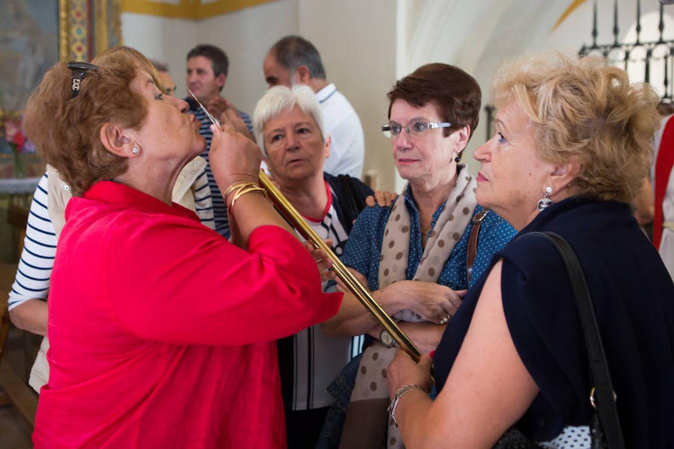 Tradición centenaria y devoción religiosa en la exhibición de las reliquias de San Vitores celebrada en La Riojilla Burgalesa. La localidad de Fresno de Río Tirón (Burgos) abrió el arca y la urna donde descansan los restos de San Vitores, santo venerado en una veintena de pueblos riojanos y burgaleses. 